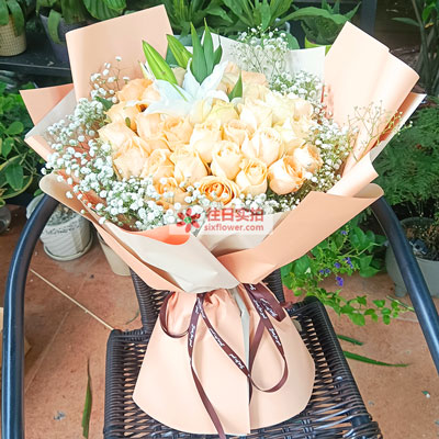 杭州33朵香槟玫瑰百合，心里永远是你