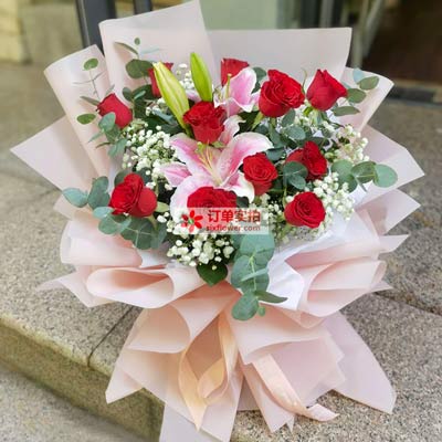 杭州11朵红玫瑰百合，全世界里只有一个你